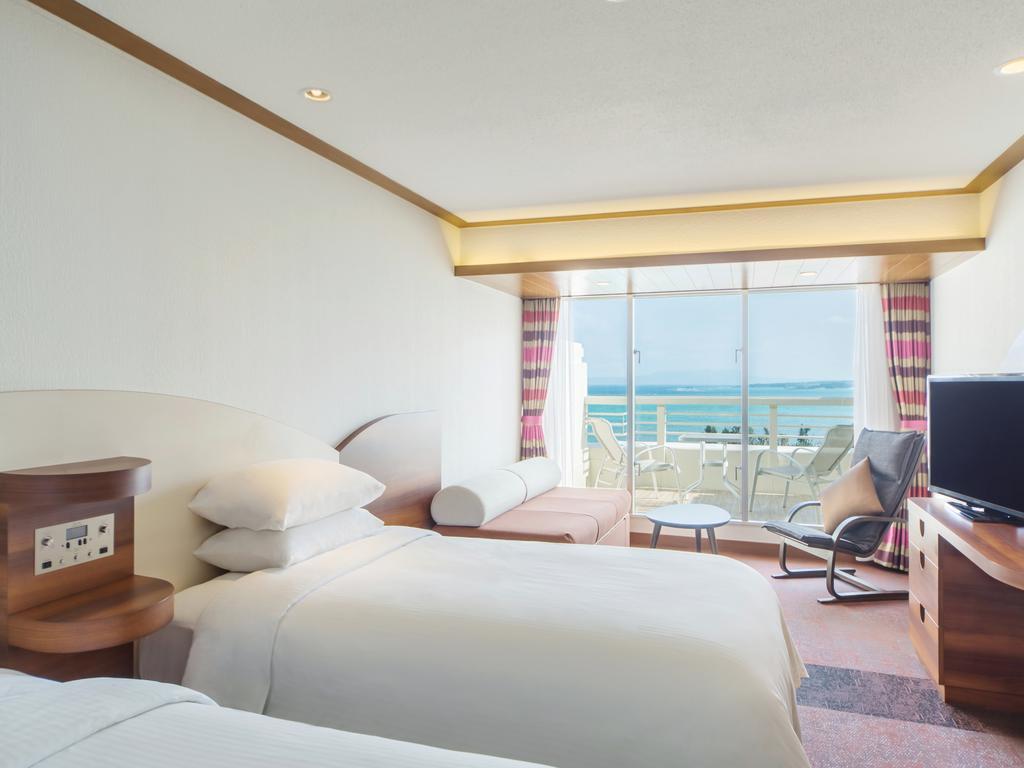 Sheraton Okinawa Sunmarina Resort Онна Екстериор снимка
