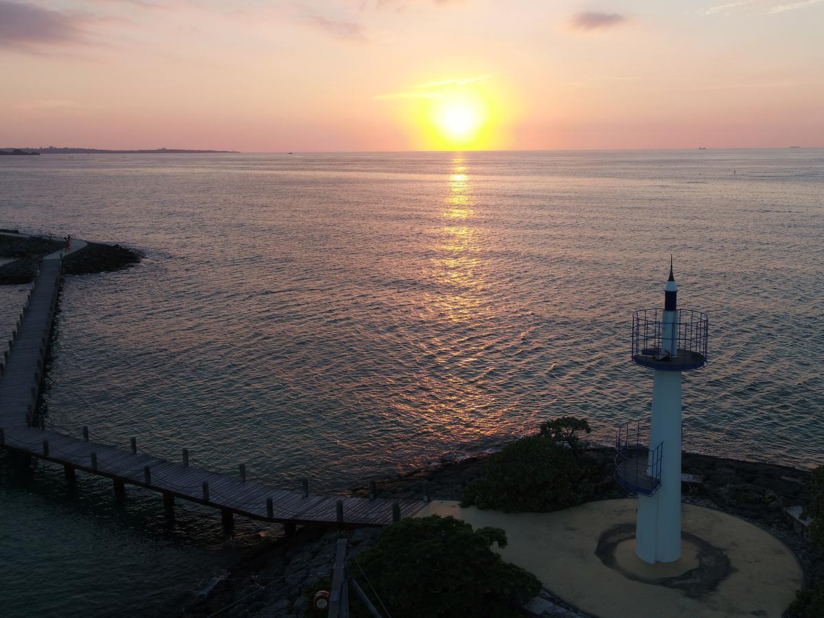 Sheraton Okinawa Sunmarina Resort Онна Екстериор снимка