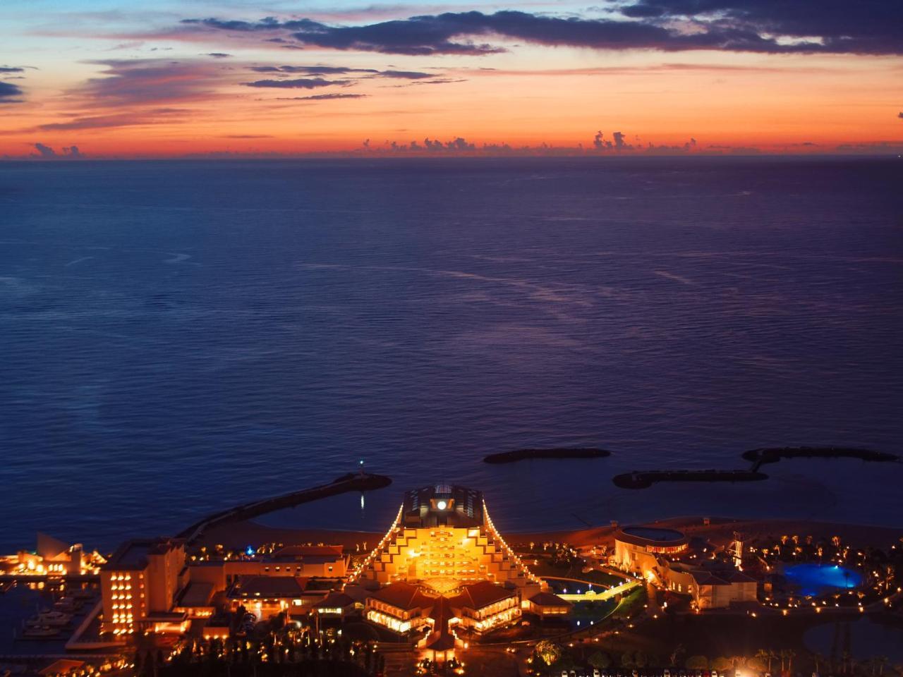 Sheraton Okinawa Sunmarina Resort Онна Екстериор снимка