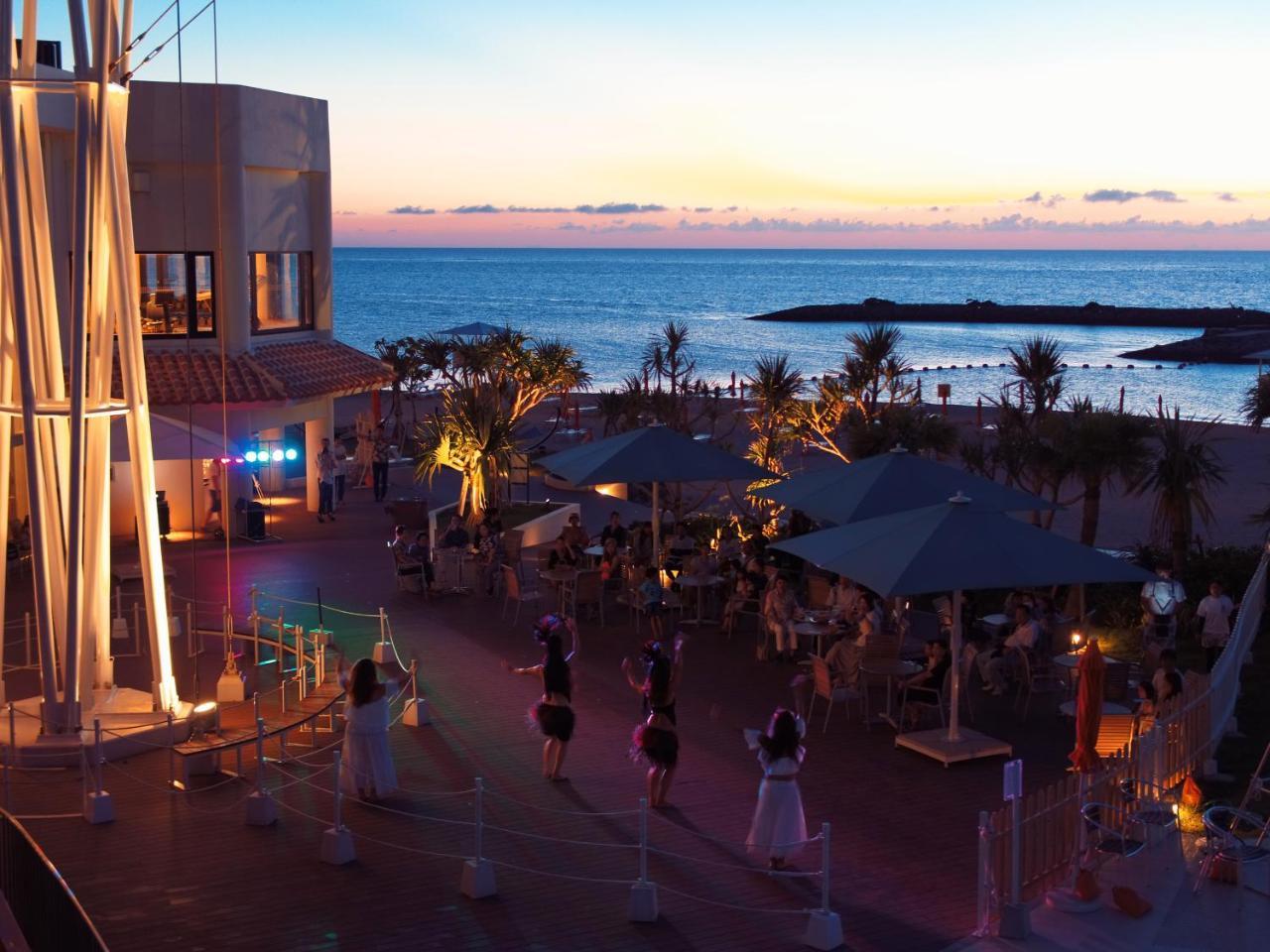 Sheraton Okinawa Sunmarina Resort Онна Екстериор снимка