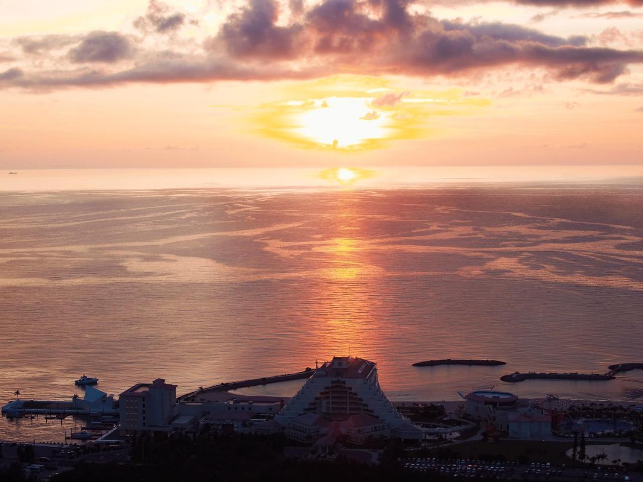 Sheraton Okinawa Sunmarina Resort Онна Екстериор снимка