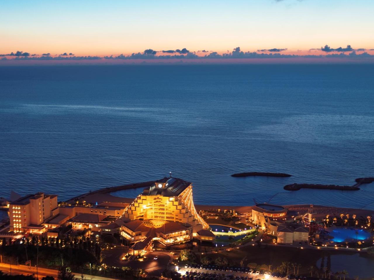 Sheraton Okinawa Sunmarina Resort Онна Екстериор снимка