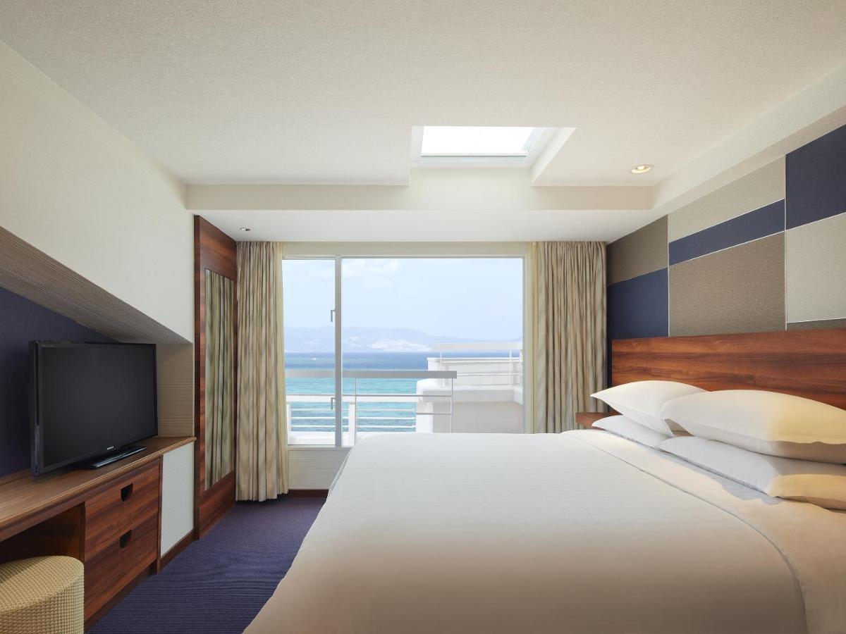 Sheraton Okinawa Sunmarina Resort Онна Екстериор снимка