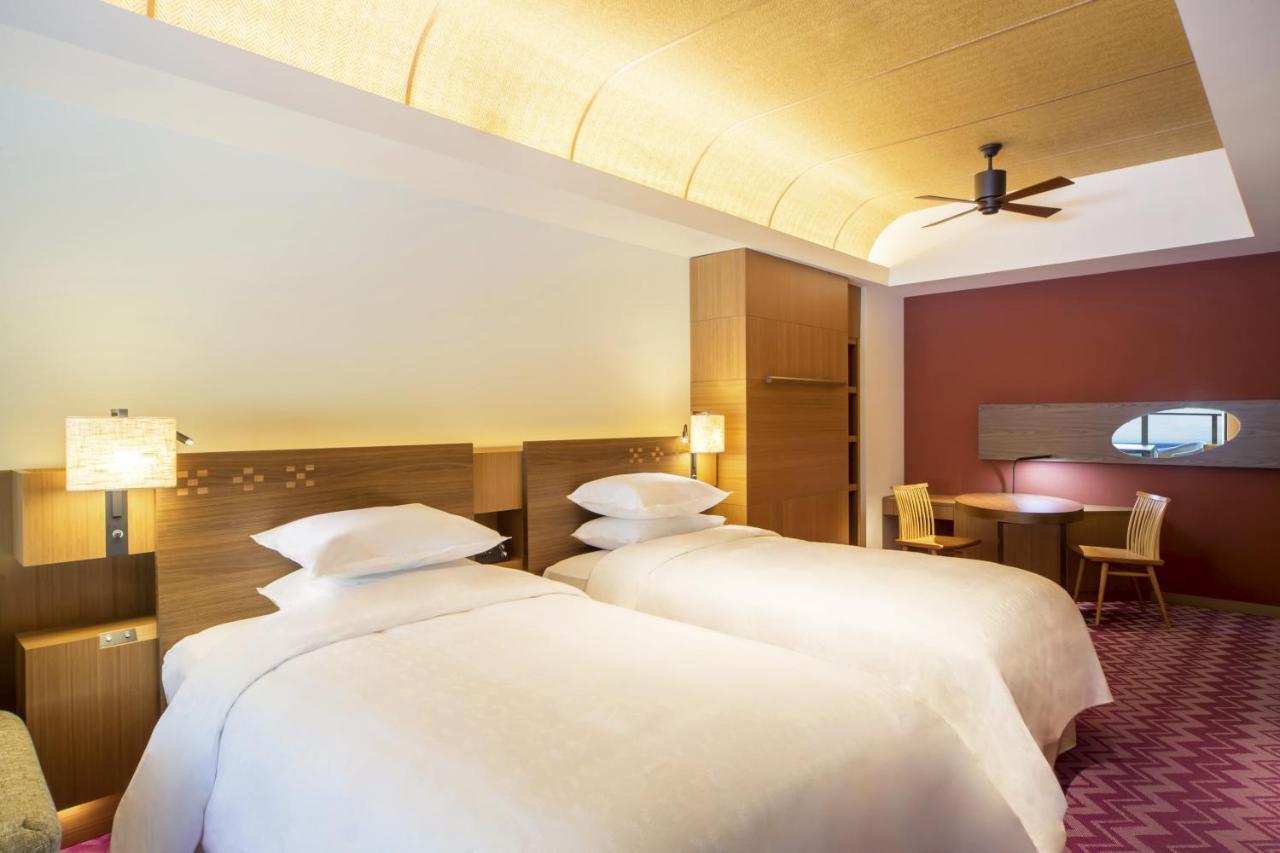 Sheraton Okinawa Sunmarina Resort Онна Екстериор снимка