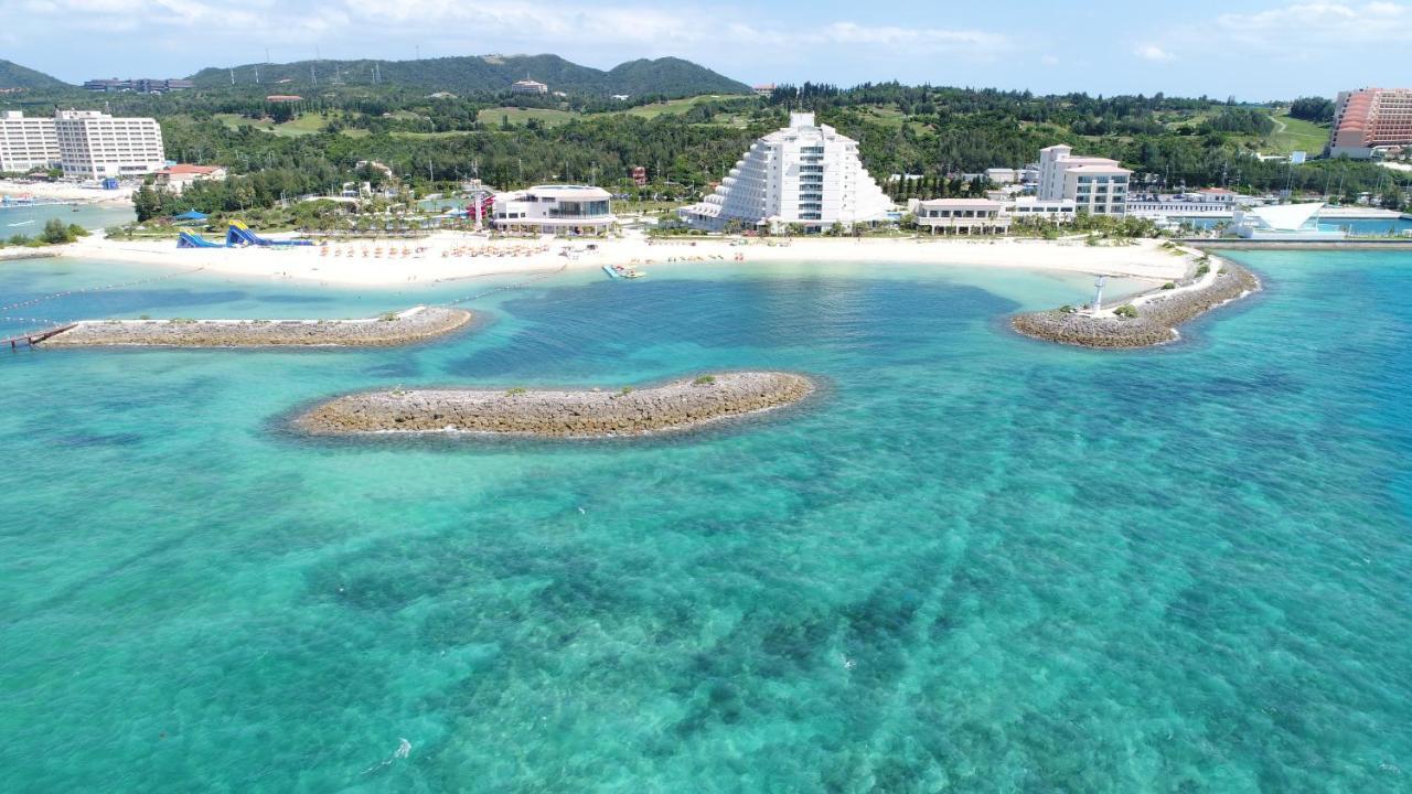 Sheraton Okinawa Sunmarina Resort Онна Екстериор снимка