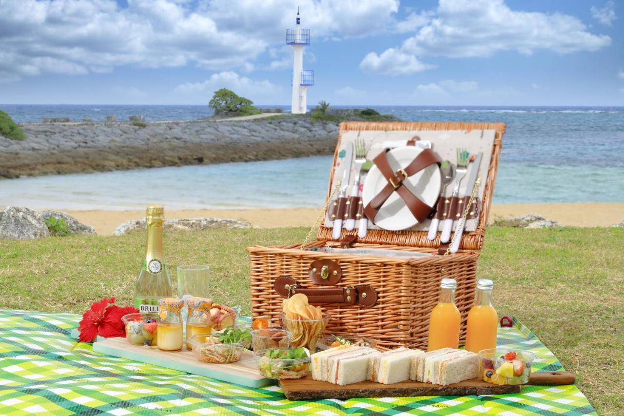 Sheraton Okinawa Sunmarina Resort Онна Екстериор снимка